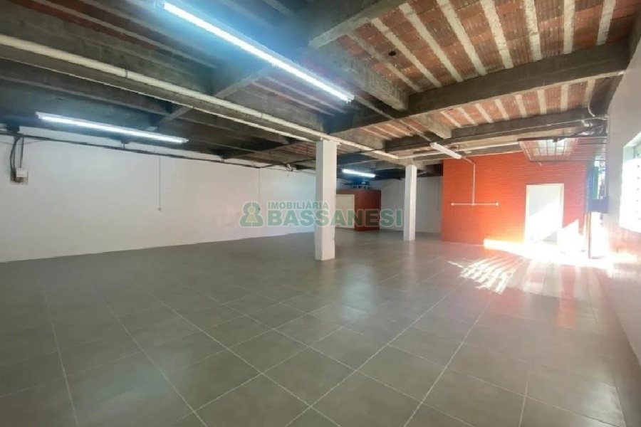 Pavilhão com 145m², 2 vagas, no bairro Bela Vista em Caxias do Sul para Alugar