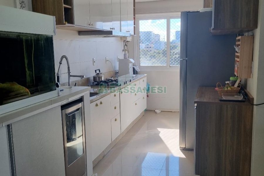Apartamento com 80m², 2 dormitórios, 1 vaga, no bairro Charqueadas em Caxias do Sul para Comprar