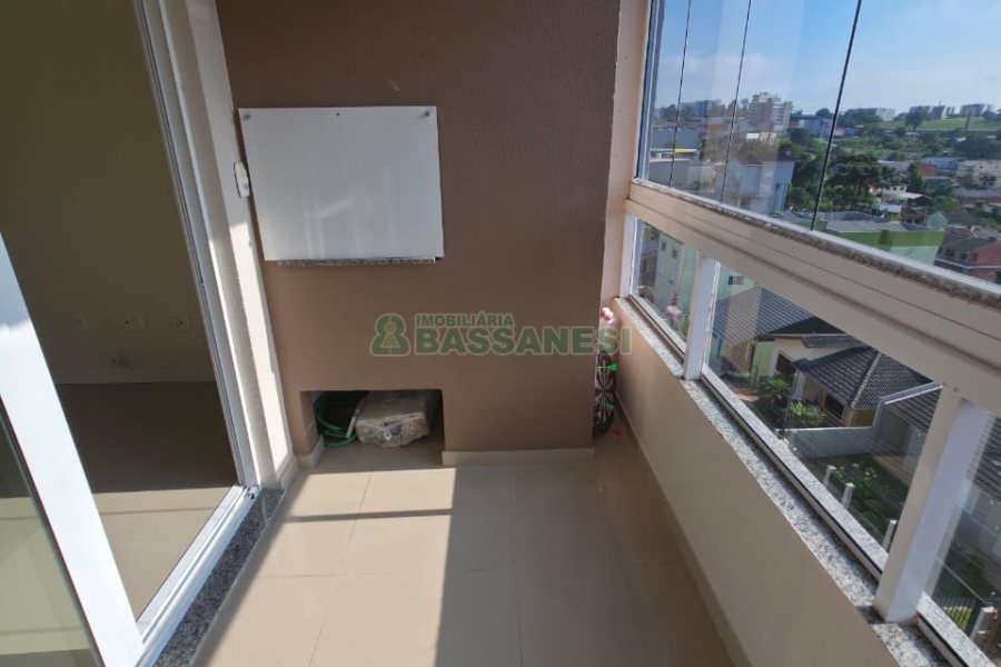 Apartamento com 80m², 2 dormitórios, 1 vaga, no bairro Charqueadas em Caxias do Sul para Comprar