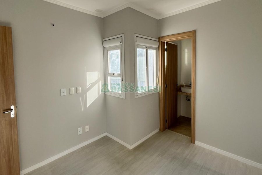 Apartamento com 100m², 3 dormitórios, 6 vagas, no bairro De Lazzer em Caxias do Sul para Comprar