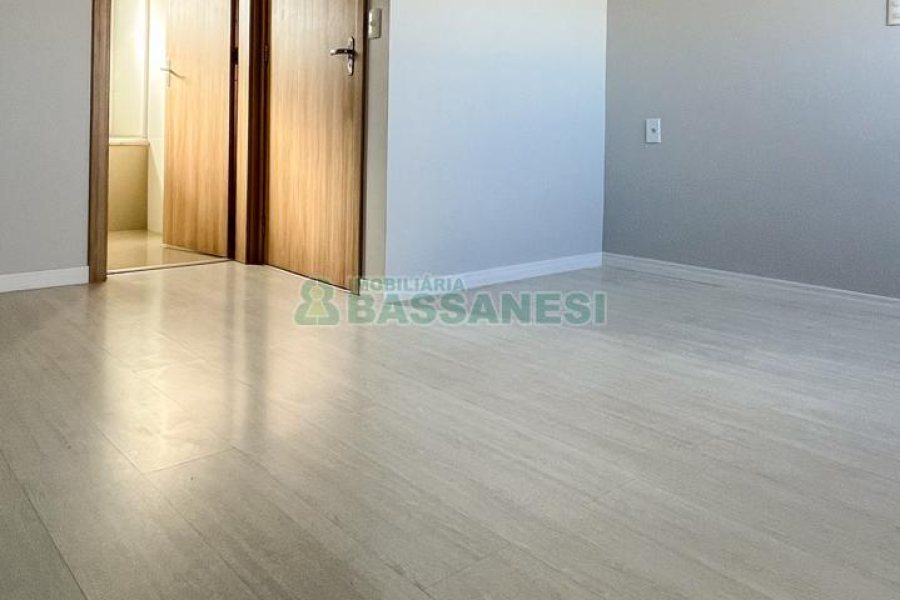 Apartamento com 100m², 3 dormitórios, 6 vagas, no bairro De Lazzer em Caxias do Sul para Comprar