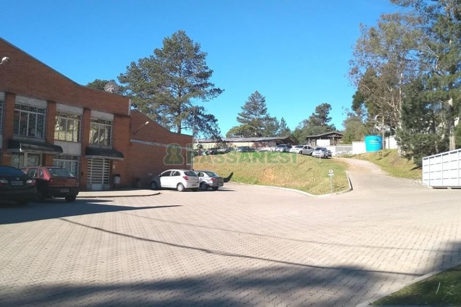 Pavilhão com 2190m², no bairro Santa Fé em Caxias do Sul para Alugar