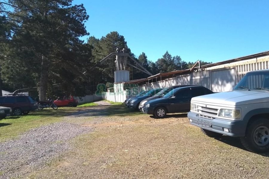 Pavilhão com 3370m², no bairro Santa Fé em Caxias do Sul para Alugar