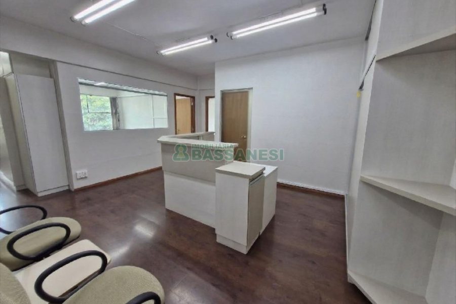Sala com 107m², 1 vaga, no bairro Lourdes em Caxias do Sul para Alugar
