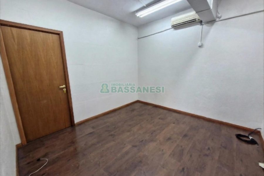 Sala com 107m², 1 vaga, no bairro Lourdes em Caxias do Sul para Alugar