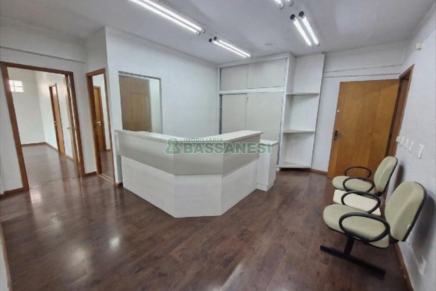 Sala com 107m², 1 vaga, no bairro Lourdes em Caxias do Sul para Alugar