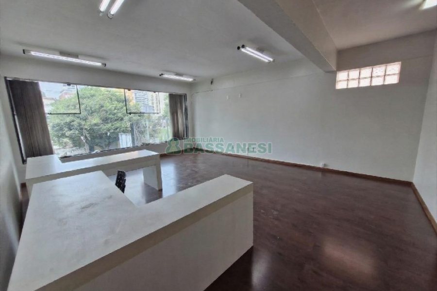 Sala com 107m², 1 vaga, no bairro Lourdes em Caxias do Sul para Alugar