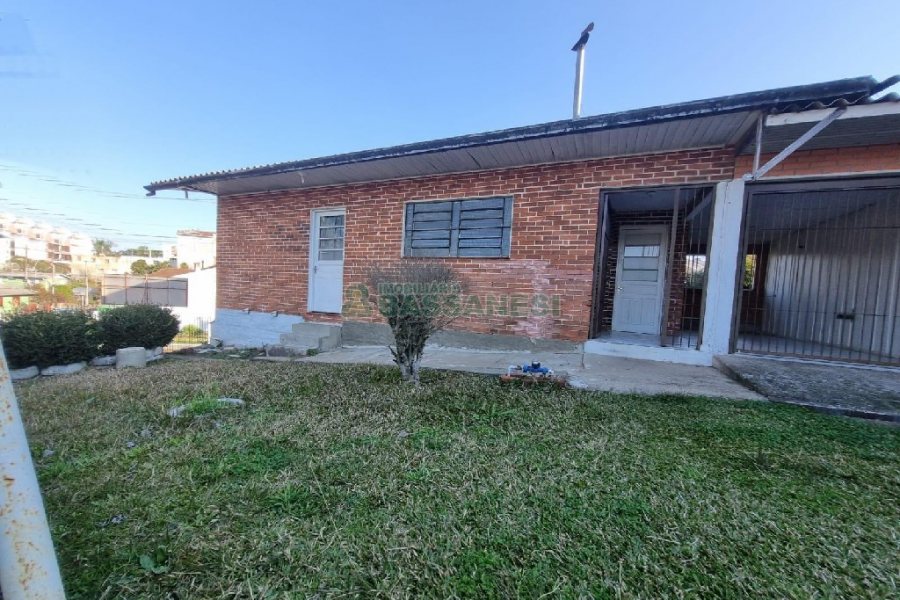 Casa com 70m², 3 dormitórios, 1 vaga, no bairro Ana Rech em Caxias do Sul para Alugar