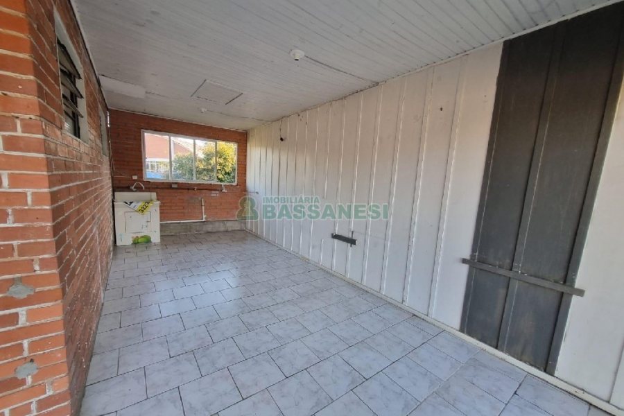 Casa com 70m², 3 dormitórios, 1 vaga, no bairro Ana Rech em Caxias do Sul para Alugar