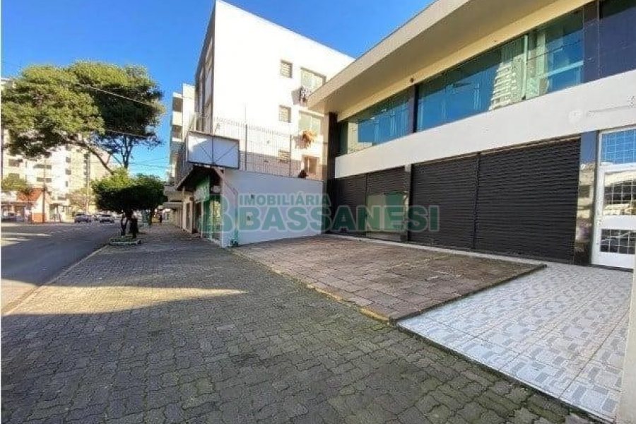 Loja com 170m², 3 vagas, no bairro Lourdes em Caxias do Sul para Alugar