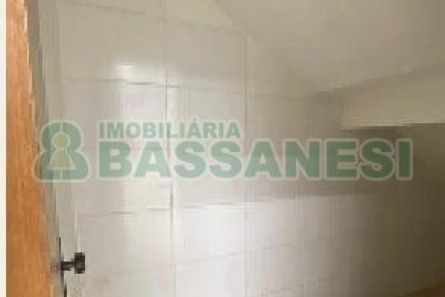 Loja com 170m², 3 vagas, no bairro Lourdes em Caxias do Sul para Alugar