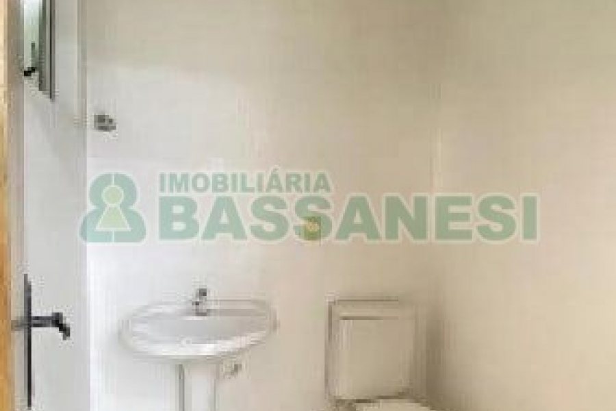 Loja com 170m², 3 vagas, no bairro Lourdes em Caxias do Sul para Alugar