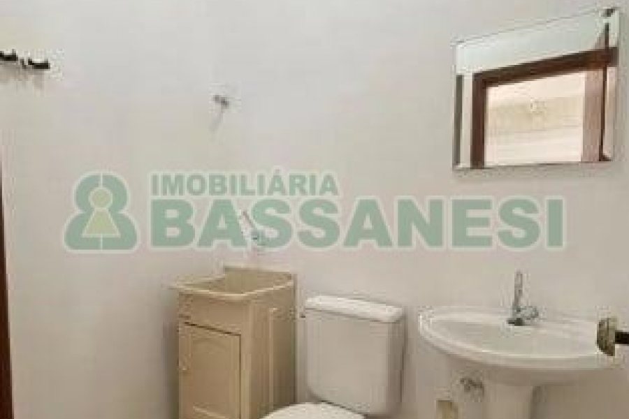 Loja com 170m², 3 vagas, no bairro Lourdes em Caxias do Sul para Alugar