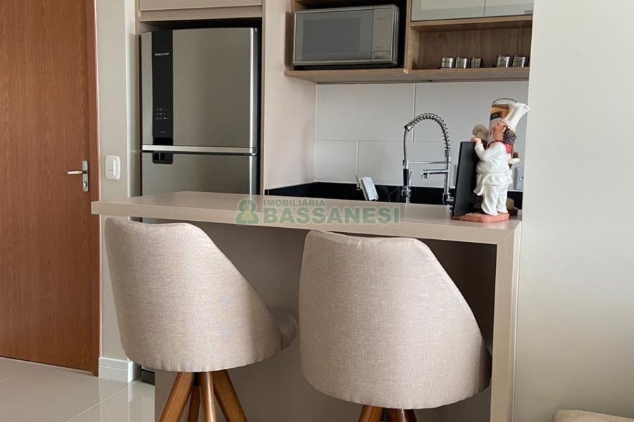 Apto Mobiliado com 64m², 2 dormitórios, 1 vaga, no bairro Jardelino Ramos em Caxias do Sul para Comprar