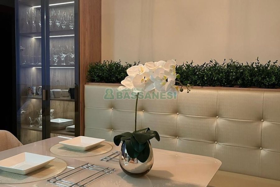 Apto Mobiliado com 64m², 2 dormitórios, 1 vaga, no bairro Jardelino Ramos em Caxias do Sul para Comprar