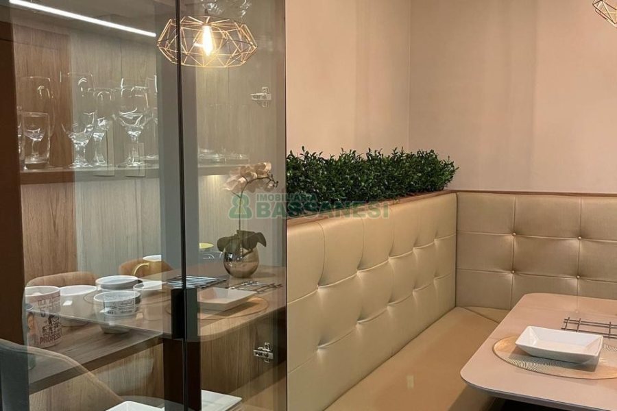 Apto Mobiliado com 64m², 2 dormitórios, 1 vaga, no bairro Jardelino Ramos em Caxias do Sul para Comprar