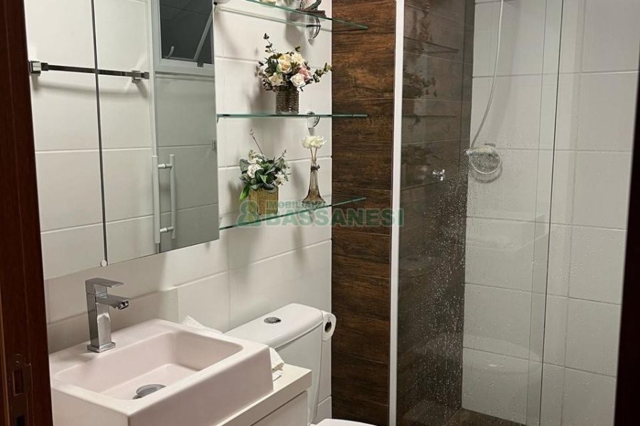 Apto Mobiliado com 64m², 2 dormitórios, 1 vaga, no bairro Jardelino Ramos em Caxias do Sul para Comprar