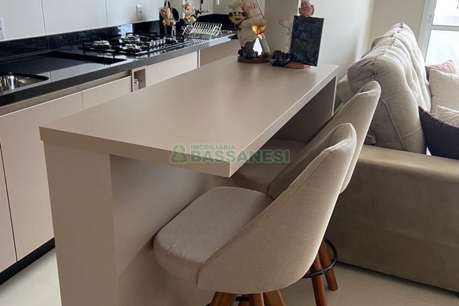 Apto Mobiliado com 64m², 2 dormitórios, 1 vaga, no bairro Jardelino Ramos em Caxias do Sul para Comprar