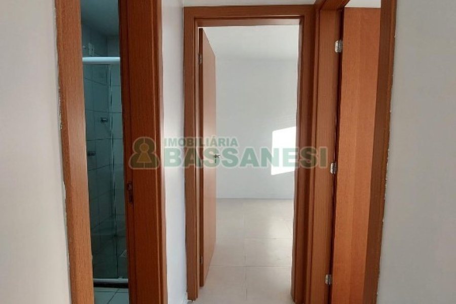 Apartamento com 49m², 2 dormitórios, 1 vaga, no bairro Nossa Senhora do Rosário em Caxias do Sul para Alugar