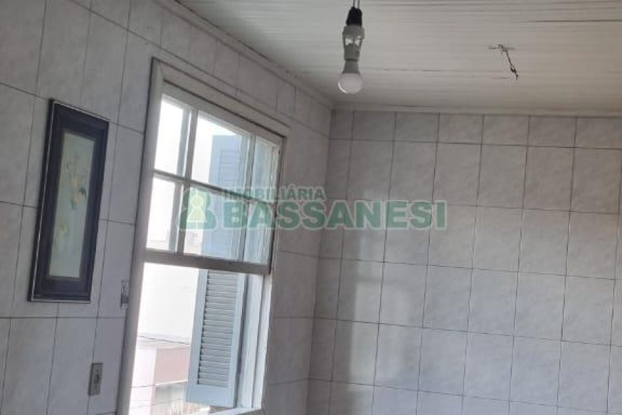 Casa com 168m², 2 dormitórios, 1 vaga, no bairro Centro em Caxias do Sul para Comprar