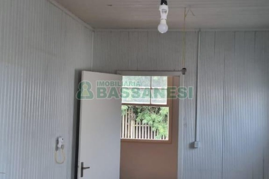 Casa com 168m², 2 dormitórios, 1 vaga, no bairro Centro em Caxias do Sul para Comprar