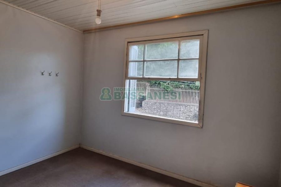 Casa com 168m², 2 dormitórios, 1 vaga, no bairro Centro em Caxias do Sul para Comprar