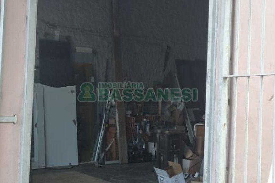 Casa com 168m², 2 dormitórios, 1 vaga, no bairro Centro em Caxias do Sul para Comprar