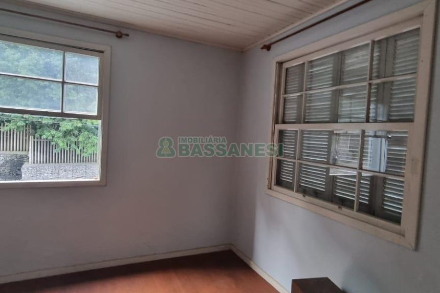 Casa com 168m², 2 dormitórios, 1 vaga, no bairro Centro em Caxias do Sul para Comprar