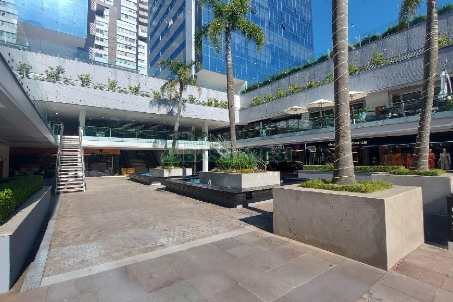 Sala com 67m², 2 vagas, no bairro Centro em Caxias do Sul para Alugar