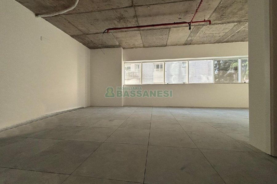Sala com 67m², 2 vagas, no bairro Centro em Caxias do Sul para Alugar