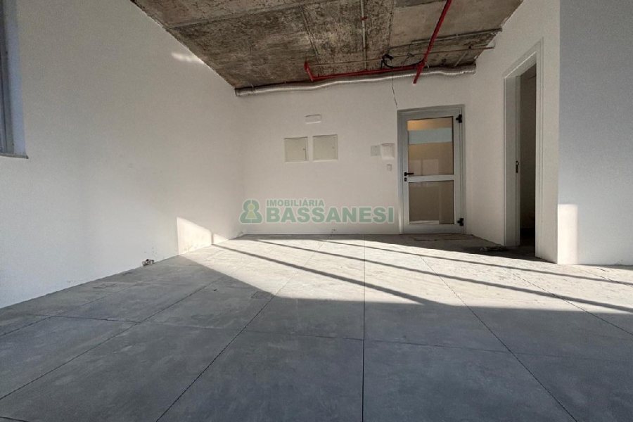 Sala com 67m², 2 vagas, no bairro Centro em Caxias do Sul para Alugar