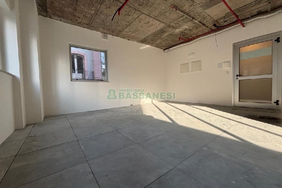 Sala com 67m², 2 vagas, no bairro Centro em Caxias do Sul para Alugar