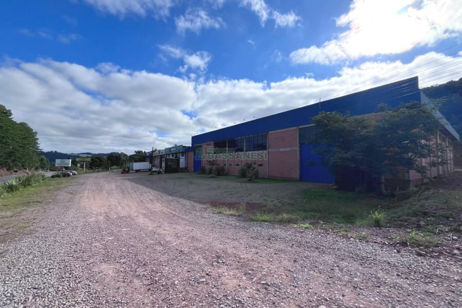 Pavilhão com 2032m², no bairro Ana Rech em Caxias do Sul para Alugar