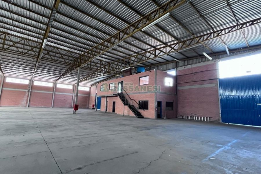 Pavilhão com 2032m², no bairro Ana Rech em Caxias do Sul para Alugar