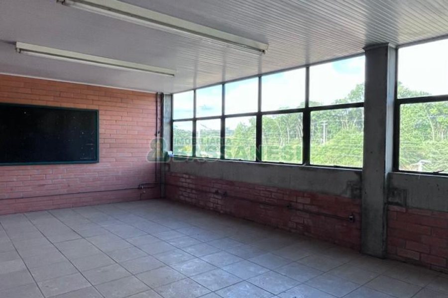 Pavilhão com 2032m², no bairro Ana Rech em Caxias do Sul para Alugar