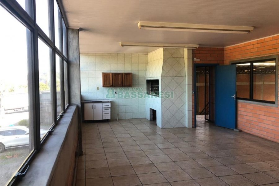 Pavilhão com 2032m², no bairro Ana Rech em Caxias do Sul para Alugar