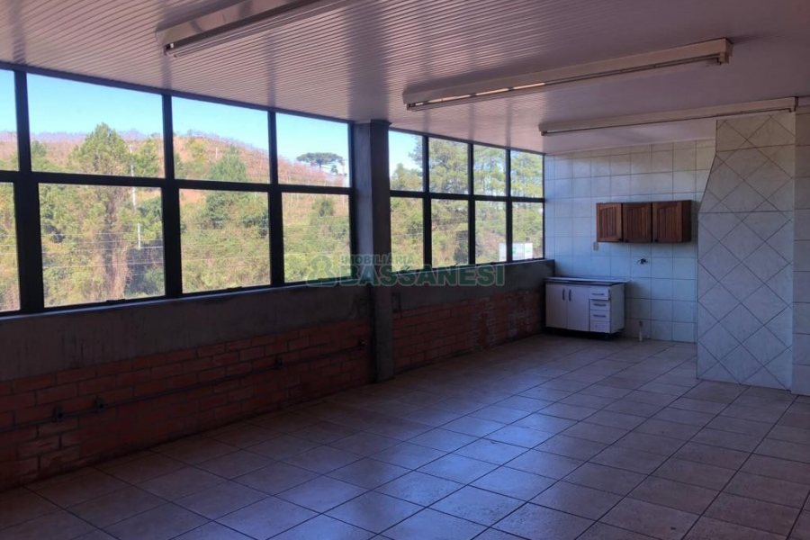 Pavilhão com 2032m², no bairro Ana Rech em Caxias do Sul para Alugar
