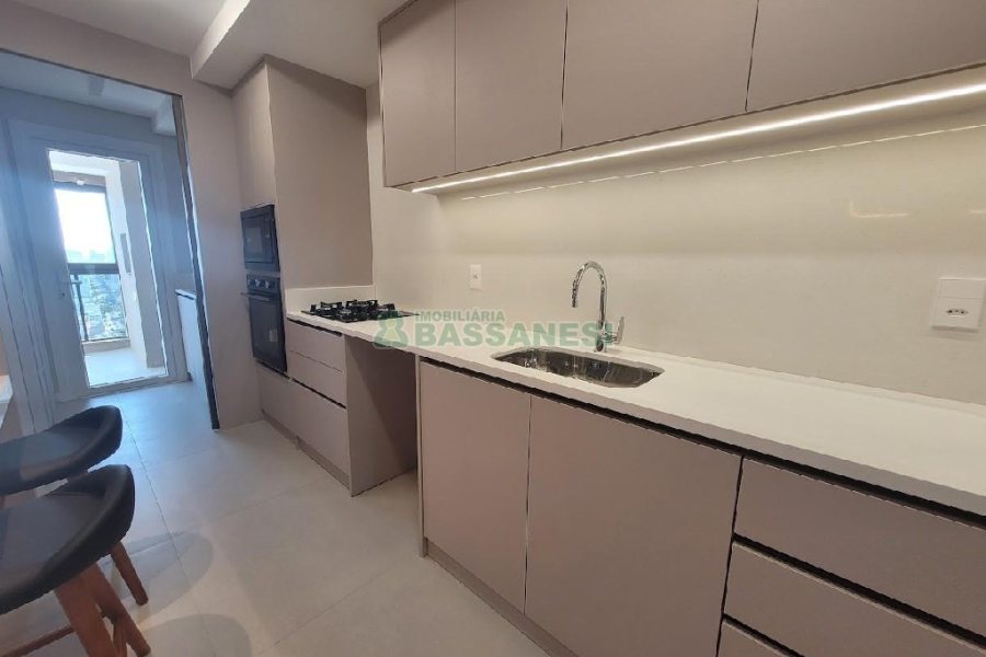 Apto Mobiliado com 110m², 3 dormitórios, 2 vagas, no bairro Petrópolis em Caxias do Sul para Alugar