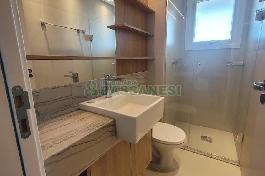 Apto Mobiliado com 110m², 3 dormitórios, 2 vagas, no bairro Petrópolis em Caxias do Sul para Alugar