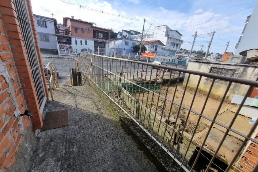 Casa com 80m², 2 dormitórios, no bairro Presidente Vargas em Caxias do Sul para Alugar