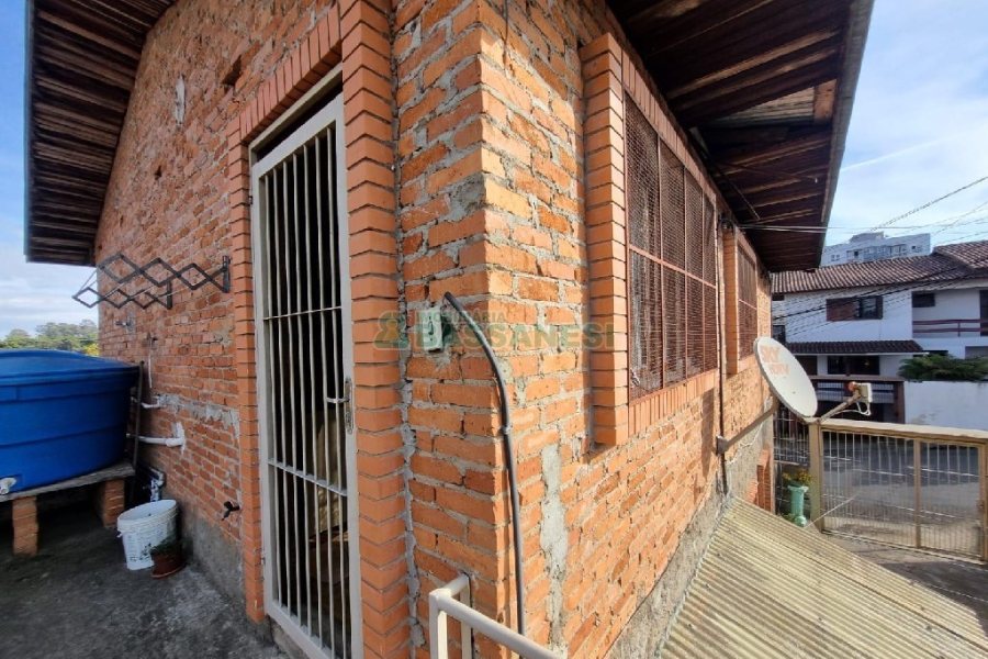 Casa com 80m², 2 dormitórios, no bairro Presidente Vargas em Caxias do Sul para Alugar
