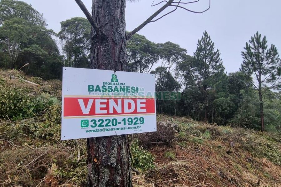 Terreno com 300m², no bairro Parada Cristal em Caxias do Sul para Comprar