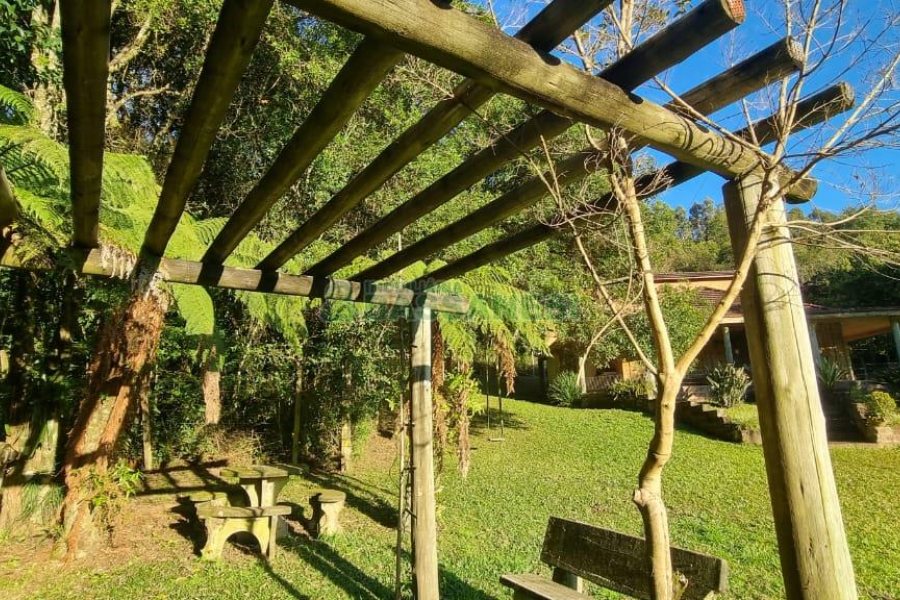 Chácara com 300m², 4 dormitórios, no bairro Fazenda Souza em Caxias do Sul para Comprar
