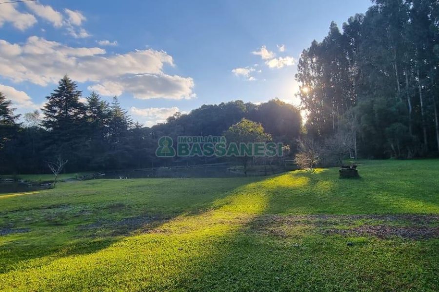 Chácara com 300m², 4 dormitórios, no bairro Fazenda Souza em Caxias do Sul para Comprar