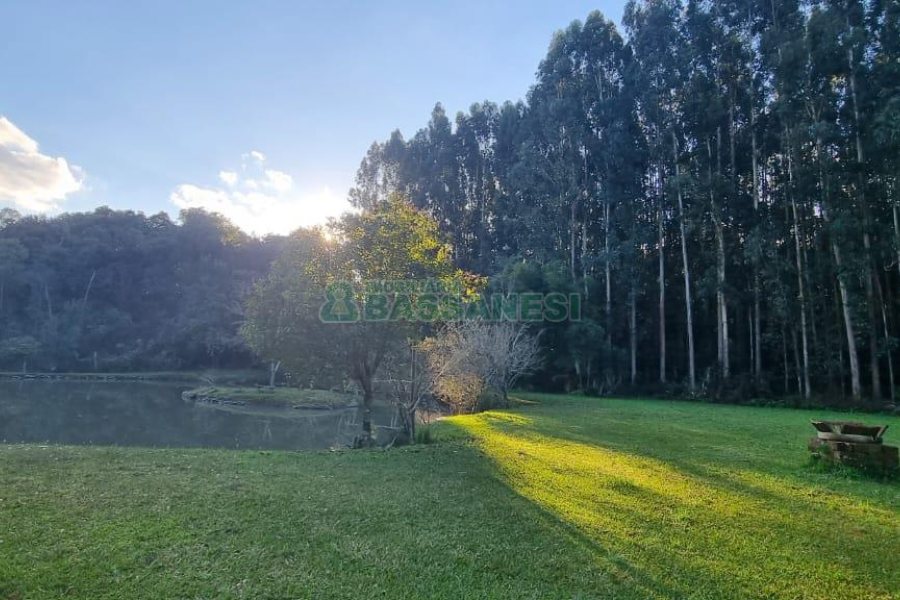 Chácara com 300m², 4 dormitórios, no bairro Fazenda Souza em Caxias do Sul para Comprar