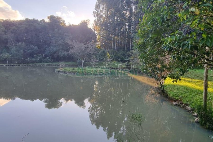 Chácara com 300m², 4 dormitórios, no bairro Fazenda Souza em Caxias do Sul para Comprar