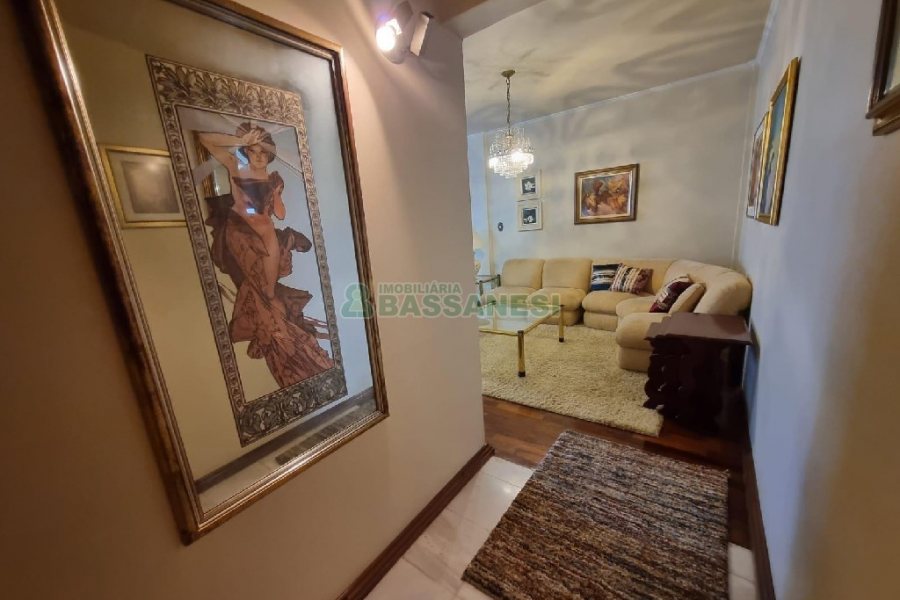 Apto Mobiliado com 130m², 3 dormitórios, 1 vaga, no bairro Lourdes em Caxias do Sul para Comprar