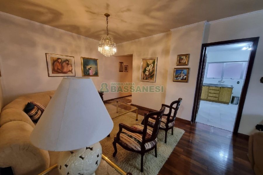 Apto Mobiliado com 130m², 3 dormitórios, 1 vaga, no bairro Lourdes em Caxias do Sul para Comprar
