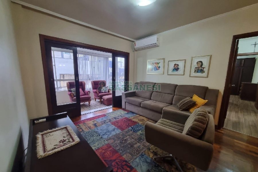 Apto Mobiliado com 130m², 3 dormitórios, 1 vaga, no bairro Lourdes em Caxias do Sul para Comprar