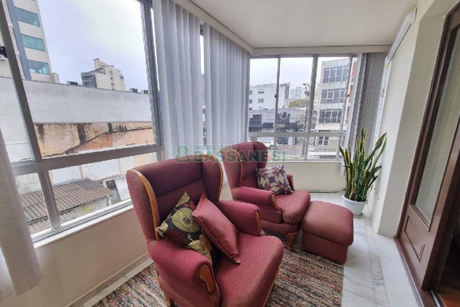 Apto Mobiliado com 130m², 3 dormitórios, 1 vaga, no bairro Lourdes em Caxias do Sul para Comprar